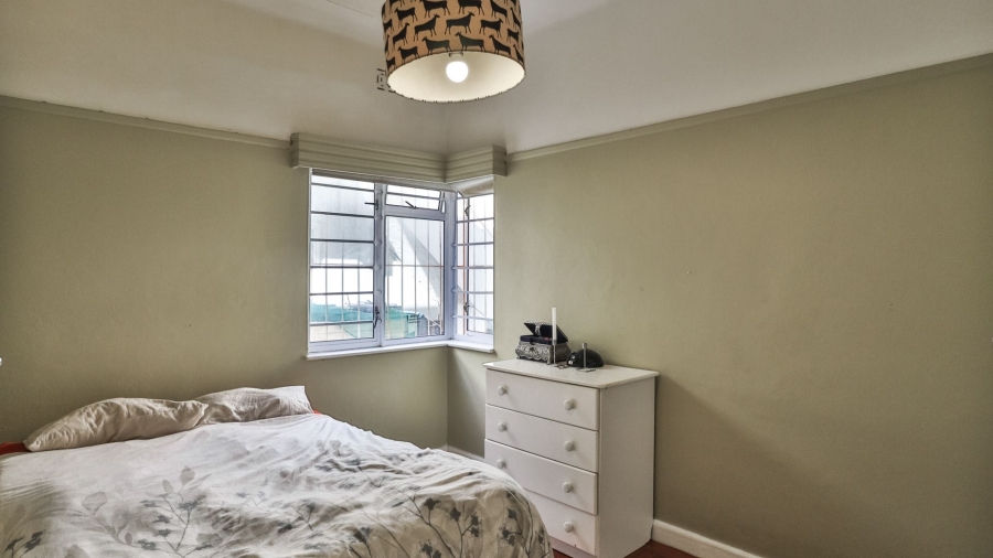 2 Bedroom Property for Sale in Vredehoek Western Cape